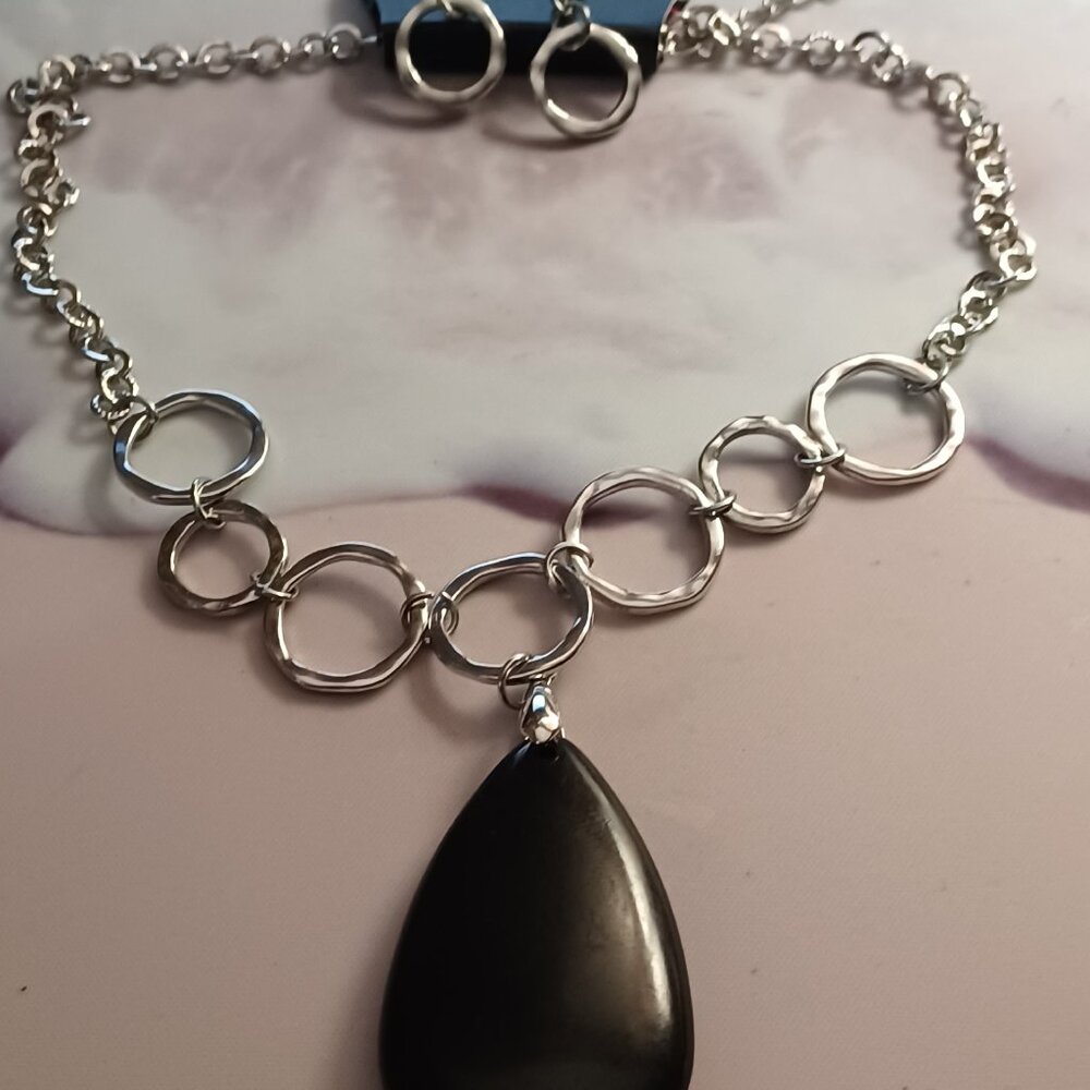 NWT PAPARAZZI  RETRO BLACK & SILVER NECKLACE & EARRING SET